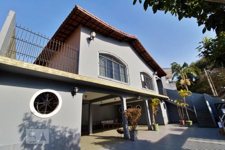 Casa à venda com 303m², 4 quartos e 6 vagas Casa à venda com 303m², 4 quartos e 6 vagasGaragem