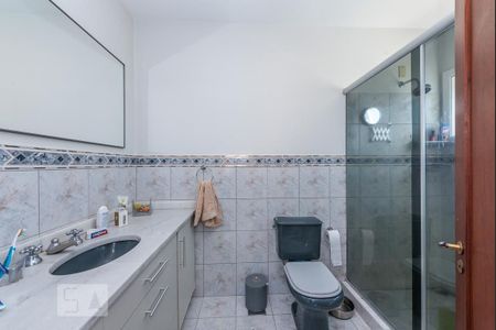 Banheiro suíte 1 de casa à venda com 3 quartos, 290m² em Nonoai, Porto Alegre