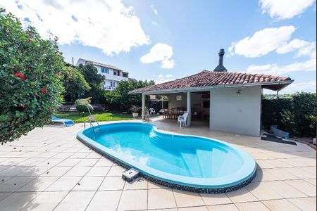 Piscina de casa à venda com 3 quartos, 290m² em Nonoai, Porto Alegre