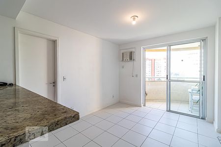 Sala de apartamento para alugar com 1 quarto, 45m² em Jacarepaguá, Rio de Janeiro