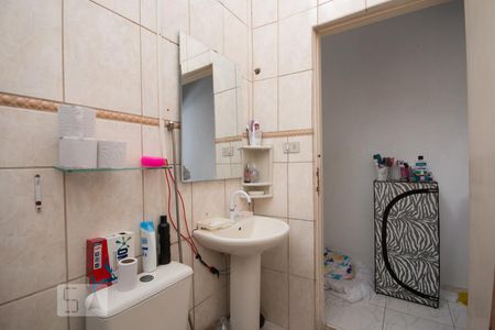 Banheiro de casa para alugar com 2 quartos, 80m² em Vila Carrao, São Paulo