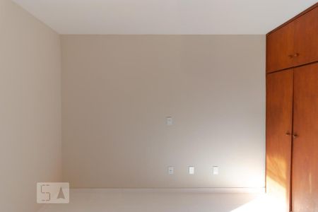 Quarto 01 de apartamento para alugar com 2 quartos, 66m² em Cambuí, Campinas