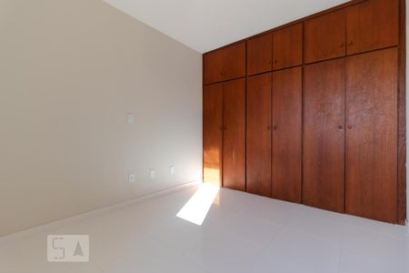 Quarto 01 de apartamento para alugar com 2 quartos, 66m² em Cambuí, Campinas