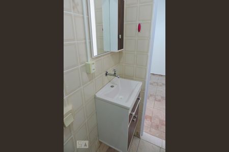 Suite 1 - Banheiro Torneira de apartamento para alugar com 3 quartos, 66m² em Trindade, Florianópolis