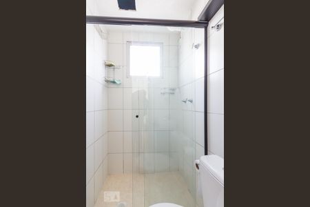 Banheiro de apartamento à venda com 2 quartos, 54m² em Rubem Berta, Porto Alegre