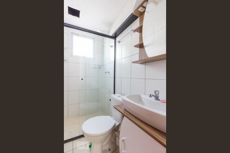 Banheiro de apartamento à venda com 2 quartos, 54m² em Rubem Berta, Porto Alegre