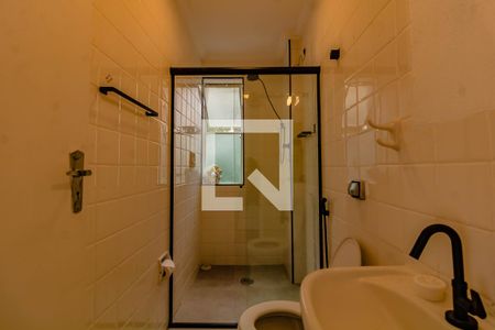 Banheiro de apartamento para alugar com 2 quartos, 50m² em Vila do Bosque, São Paulo