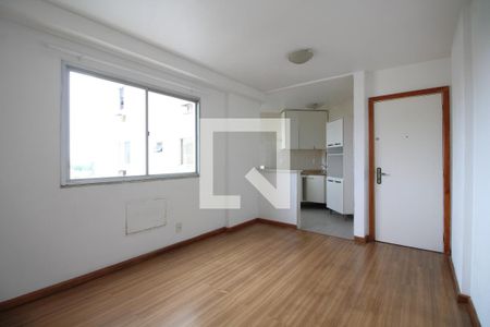 Sala de apartamento para alugar com 2 quartos, 50m² em Anil, Rio de Janeiro