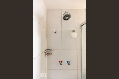Banheiro de kitnet/studio para alugar com 1 quarto, 46m² em Caminho das Árvores, Salvador