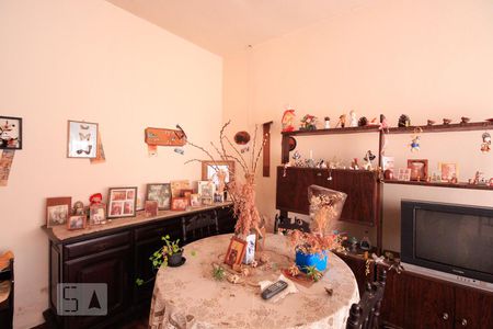 Sala de casa à venda com 4 quartos, 87m² em Jardim Oriental, São Paulo