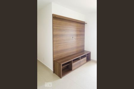 Sala rack de apartamento para alugar com 3 quartos, 80m² em Samambaia Sul (samambaia), Brasília