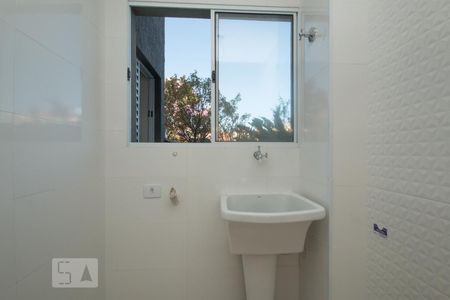 Área de serviço de apartamento para alugar com 2 quartos, 44m² em Parque Sevilha, São Paulo