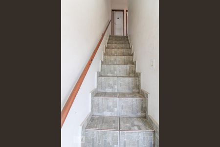 Escada de casa de condomínio para alugar com 2 quartos, 65m² em Vila Medeiros, São Paulo