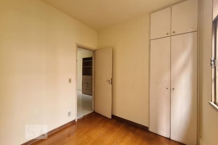 Quarto 1 de apartamento para alugar com 2 quartos, 66m² em Lourdes, Belo Horizonte