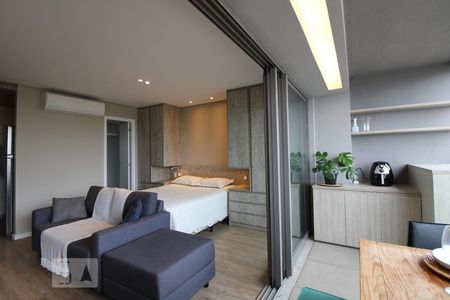 Sala de kitnet/studio para alugar com 1 quarto, 43m² em Brooklin Paulista, São Paulo