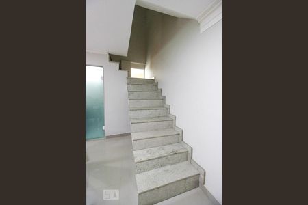 Escada de casa de condomínio à venda com 2 quartos, 300m² em Vargem Grande, Rio de Janeiro