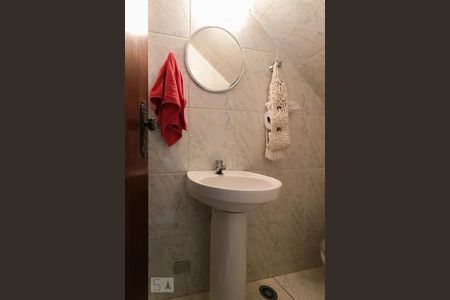 Lavabo  de casa à venda com 5 quartos, 200m² em Santo Antônio, Osasco