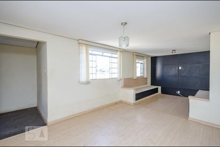 Sala 2 de casa para alugar com 2 quartos, 250m² em Cinquentenario, Belo Horizonte