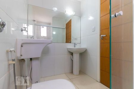 Banheiro de kitnet/studio para alugar com 1 quarto, 47m² em Centro, Campinas