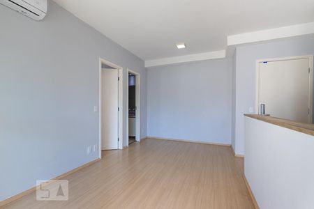 Sala de apartamento para alugar com 1 quarto, 50m² em Centro, Campinas