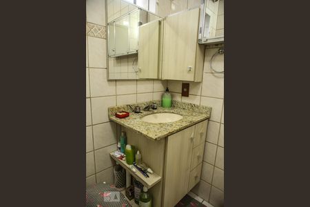 Banheiro de apartamento à venda com 1 quarto, 97m² em Nonoai, Porto Alegre