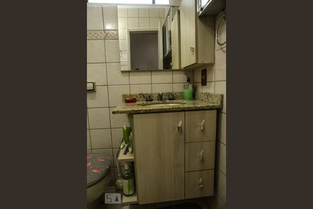 Banheiro de apartamento à venda com 1 quarto, 97m² em Nonoai, Porto Alegre