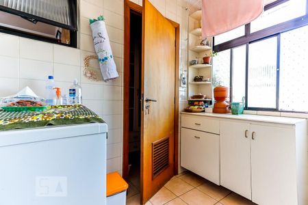 Apartamento à venda com 93m², 3 quartos e 2 vagas Apartamento à venda com 93m², 3 quartos e 2 vagasÁrea de Serviço