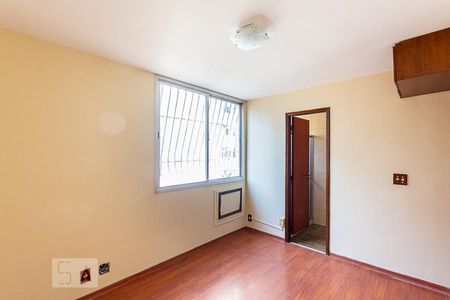 Suite  de apartamento para alugar com 2 quartos, 72m² em Santa Rosa, Niterói
