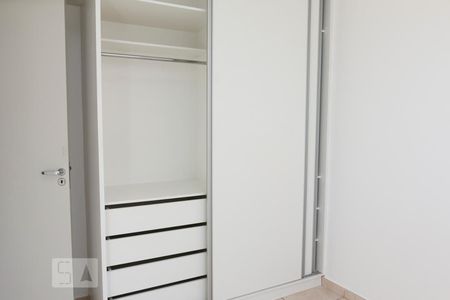 Banheiro do Quarto 1 de apartamento para alugar com 2 quartos, 45m² em Alto Umuarama, Uberlândia