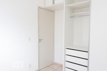 Quarto 1 de apartamento para alugar com 2 quartos, 45m² em Alto Umuarama, Uberlândia