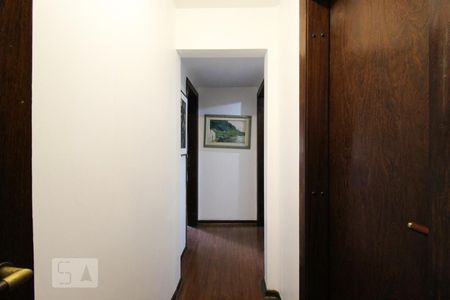 Corredor de apartamento para alugar com 4 quartos, 133m² em Itaim Bibi, São Paulo