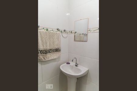 Banheiro de kitnet/studio para alugar com 1 quarto, 14m² em Cidade Vargas, São Paulo