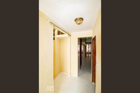 Casa à venda com 196m², 4 quartos e 3 vagas Casa à venda com 196m², 4 quartos e 3 vagasCorredor