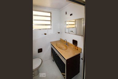 Casa à venda com 196m², 4 quartos e 3 vagas Casa à venda com 196m², 4 quartos e 3 vagasBanheiro Social