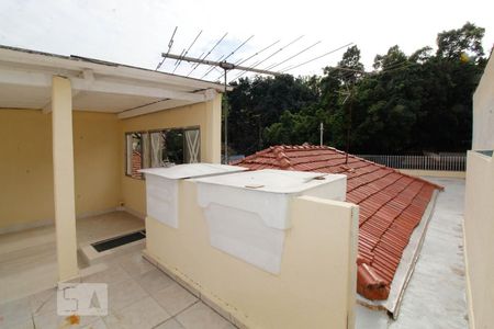 Casa à venda com 196m², 4 quartos e 3 vagas Casa à venda com 196m², 4 quartos e 3 vagasvaranda