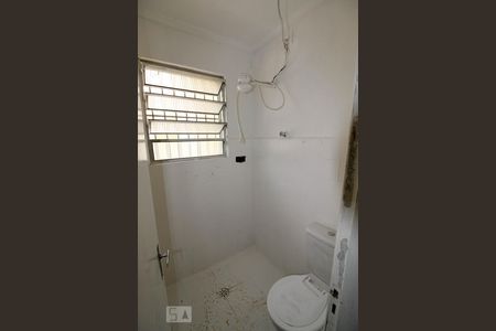 Casa à venda com 196m², 4 quartos e 3 vagas Casa à venda com 196m², 4 quartos e 3 vagasBanheiro de Serviço