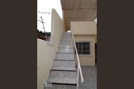 Casa à venda com 196m², 4 quartos e 3 vagas Casa à venda com 196m², 4 quartos e 3 vagasEscada