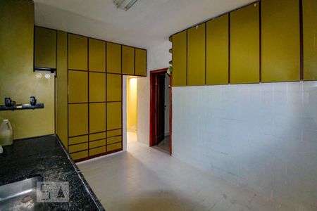 Casa à venda com 196m², 4 quartos e 3 vagas Casa à venda com 196m², 4 quartos e 3 vagasCozinha