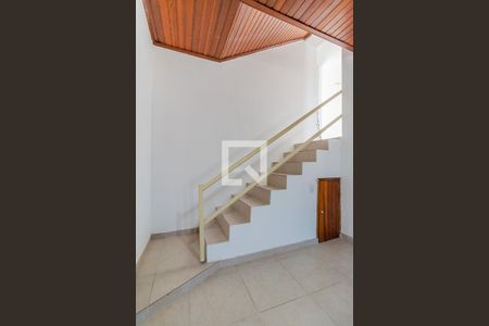 Escada de apartamento para alugar com 1 quarto, 92m² em Espírito Santo, Porto Alegre