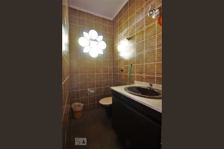 Lavabo de casa para alugar com 4 quartos, 380m² em Vila Inah, São Paulo