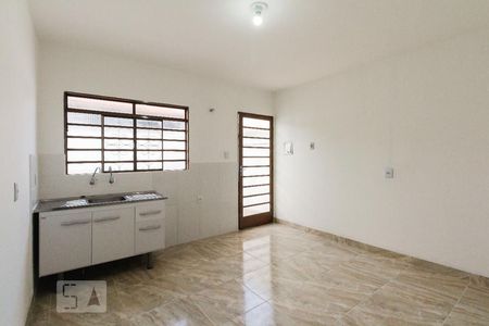 Sala e Cozinha  de casa de condomínio para alugar com 1 quarto, 35m² em Vila Carrao, São Paulo