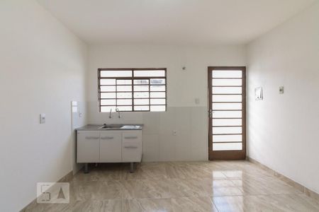 Sala e Cozinha  de casa de condomínio para alugar com 1 quarto, 35m² em Vila Carrao, São Paulo