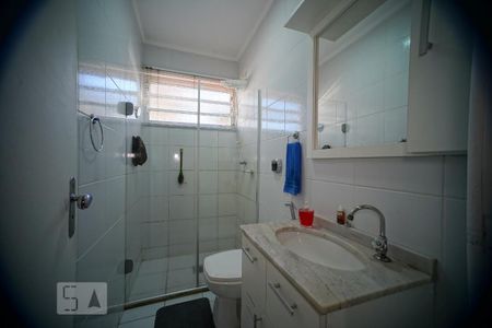 Banheiro de apartamento à venda com 1 quarto, 43m² em Bom Jesus, Porto Alegre