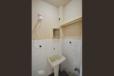 Banheiro de kitnet/studio para alugar com 1 quarto, 10m² em Centro, Rio de Janeiro