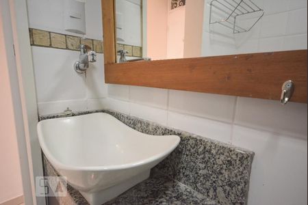 Banheiro Social - Pia de kitnet/studio para alugar com 1 quarto, 40m² em Catete, Rio de Janeiro