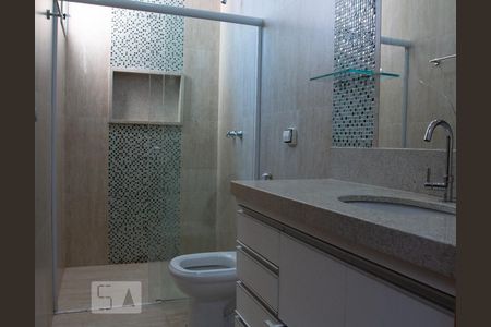 Banheiro da Suíte 1 de casa para alugar com 4 quartos, 227m² em Tibery, Uberlândia