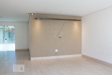 Sala de casa para alugar com 4 quartos, 227m² em Tibery, Uberlândia