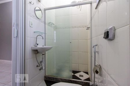 Banheiro de apartamento para alugar com 1 quarto, 26m² em Catete, Rio de Janeiro