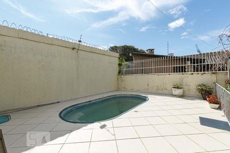 Casa à venda com 300m², 3 quartos e 4 vagas Casa à venda com 300m², 3 quartos e 4 vagasPiscina