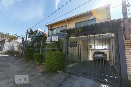 Casa à venda com 300m², 3 quartos e 4 vagas Casa à venda com 300m², 3 quartos e 4 vagasFachada